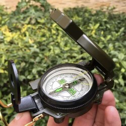 KOMPAS MILITARNY - PRECYZYJNY I SOLIDNY