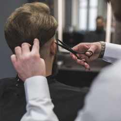 NOŻYCZKI FRYZJERSKIE - PROFESJONALNE I PRECYZYJNE
