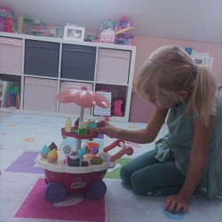 WÓZEK LODZIARNIA - ZABAWKA DLA MAŁYCH MIŁOŚNIKÓW SŁODKOŚCI