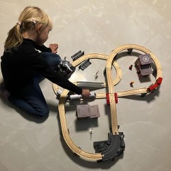 KOLEJKA DREWNIANA POCIĄG - KLASYCZNA I KREATYWNA ZABAWKA DLA DZIECI