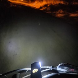 LAMPKA ROWEROWA LED USB + TYLNE ŚWIATŁO 23679 - KOMPLETNY ZESTAW OŚWIETLENIA