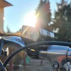 LAMPKA ROWEROWA 4T6 USB + TYLNE ŚWIATŁO 23677 - EKSTREMALNIE JASNA I FUNKCJONALNA