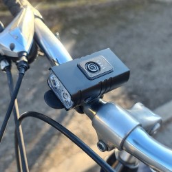 LAMPKA ROWEROWA 4T6 USB + TYLNE ŚWIATŁO 23677 - EKSTREMALNIE JASNA I FUNKCJONALNA